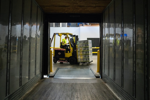 Advantages and Future of Lithium Forklift Batteries